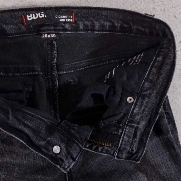 BDG 26x30 Cigarette Mid Rise Black Dark Gray Jeans - Picture 3 of 8